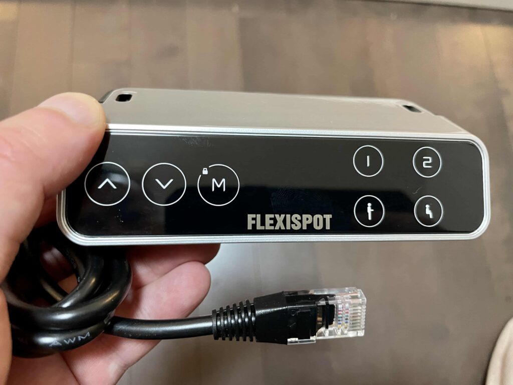FLEXISPOT電動昇降スタンディングデスクE7のコントローラー