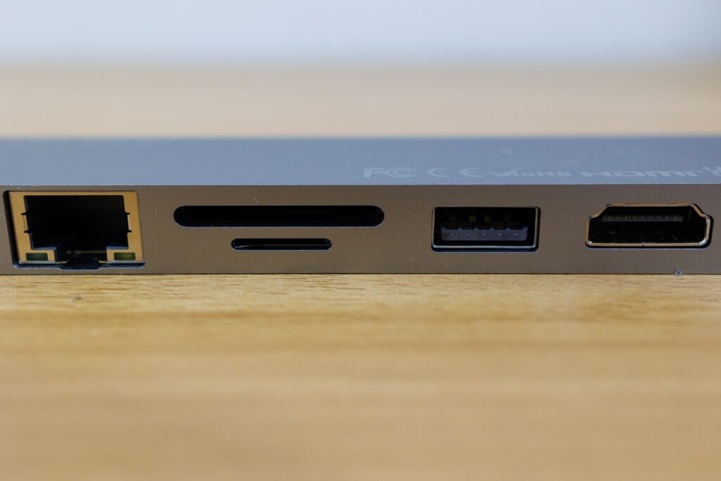 Satechi USB-C Proハブ Max 8in2のLANポート