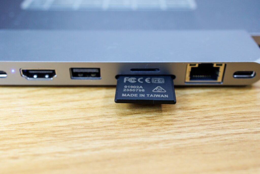 Satechi USB-C Proハブ Max 8in2はSDカード対応