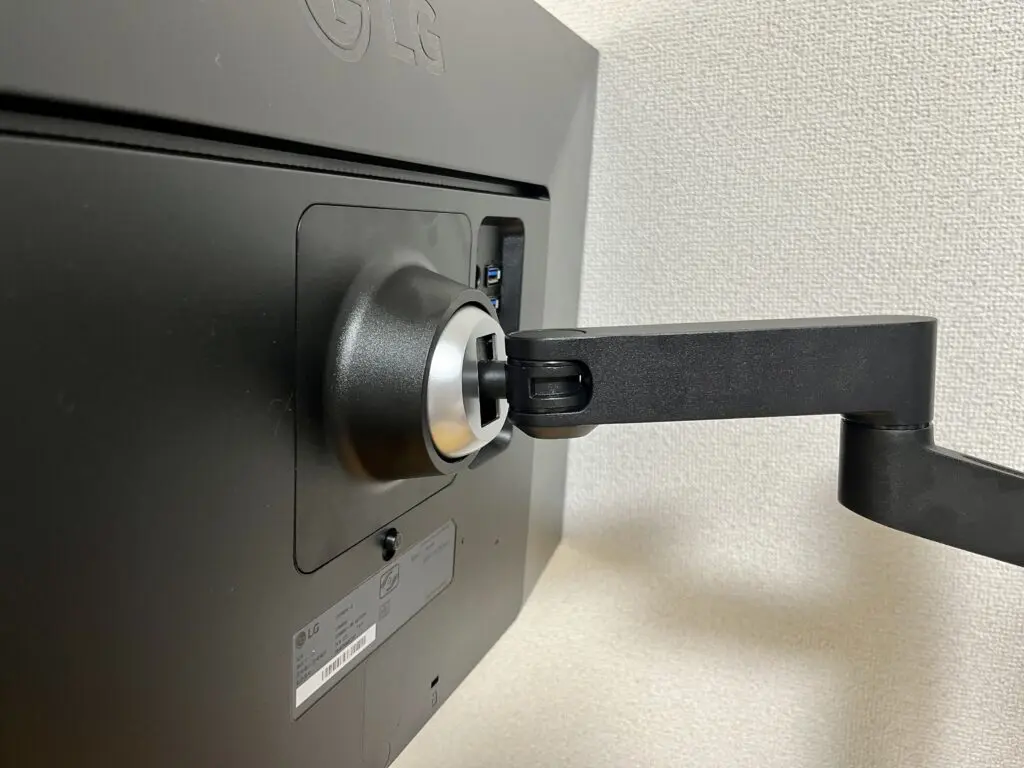 LG 27UN880レビュー。コスパ抜群モニターアーム付きのIPS液晶4K