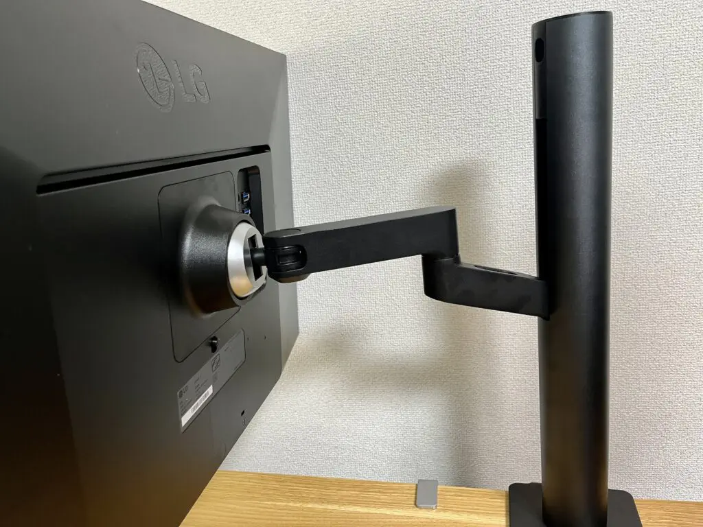 LG 27UN880レビュー。コスパ抜群モニターアーム付きのIPS液晶4K