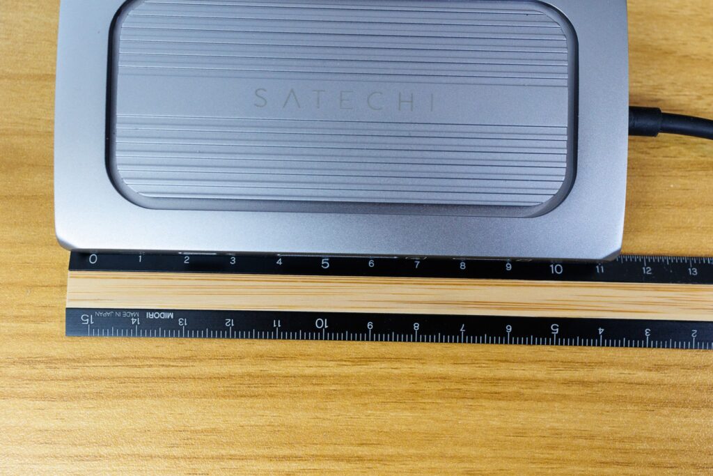 Satechi USB4 マルチ USBCハブ 9in1の大きさ