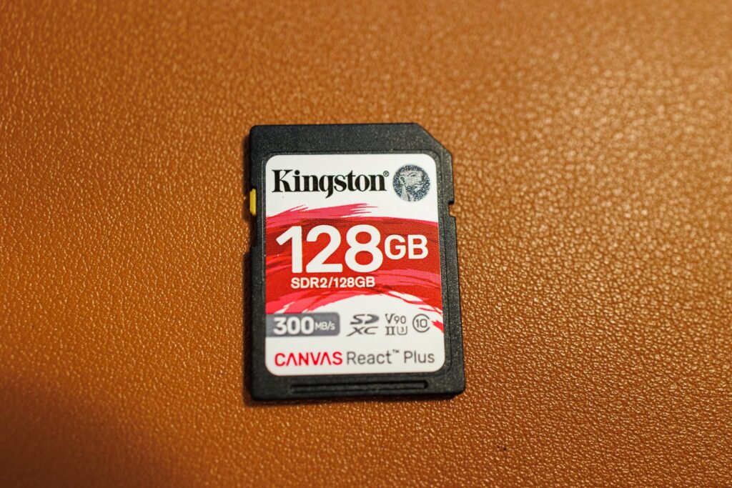 キングストン SDXCカード 128GB 最大300MB/s UHS-II
