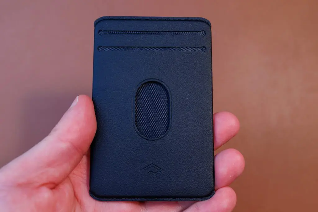 PITAKA MagEZ Card Sleeve 3レビュー！3000円台で買えるMagSafe