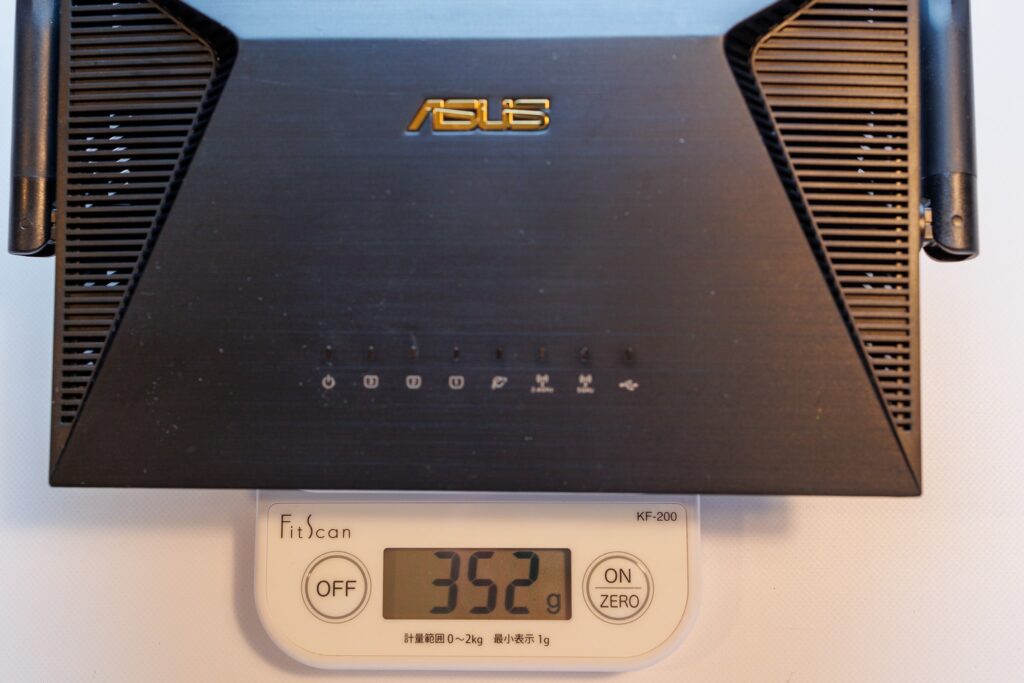 ASUS RT-AX1800UUの重さ