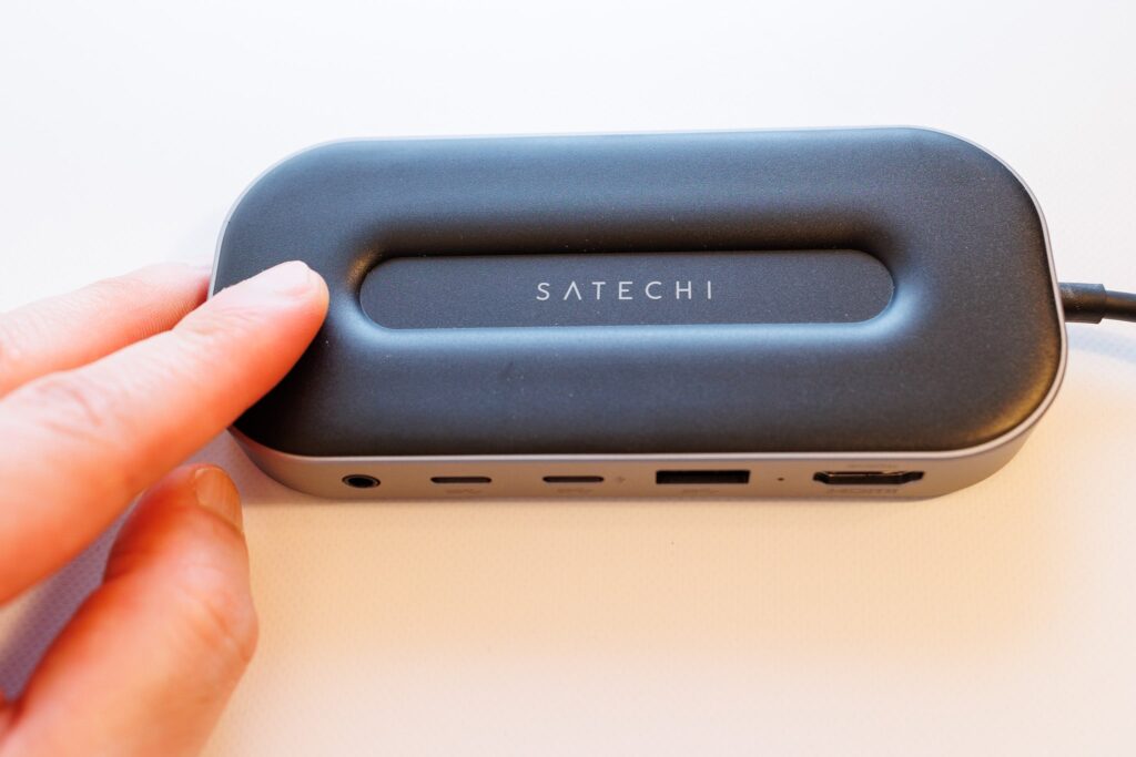 Satechi USB4 6-in-1マルチハブは樹脂製