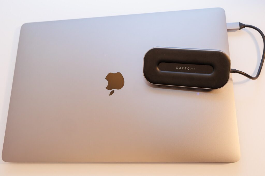 Satechi USB4 6-in-1マルチハブとMacBook Pro