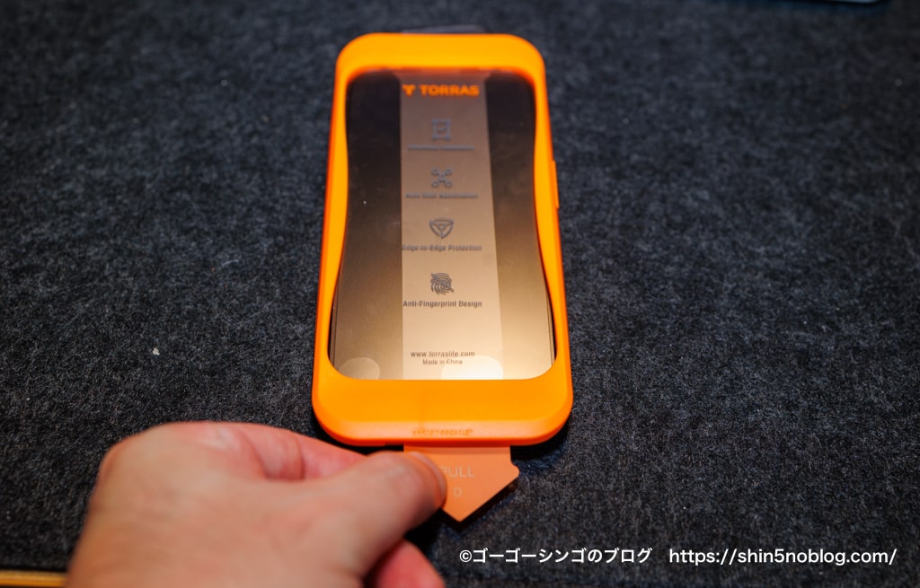 TORRAS iPhone15Pro GlassGo Ultraの貼り付け