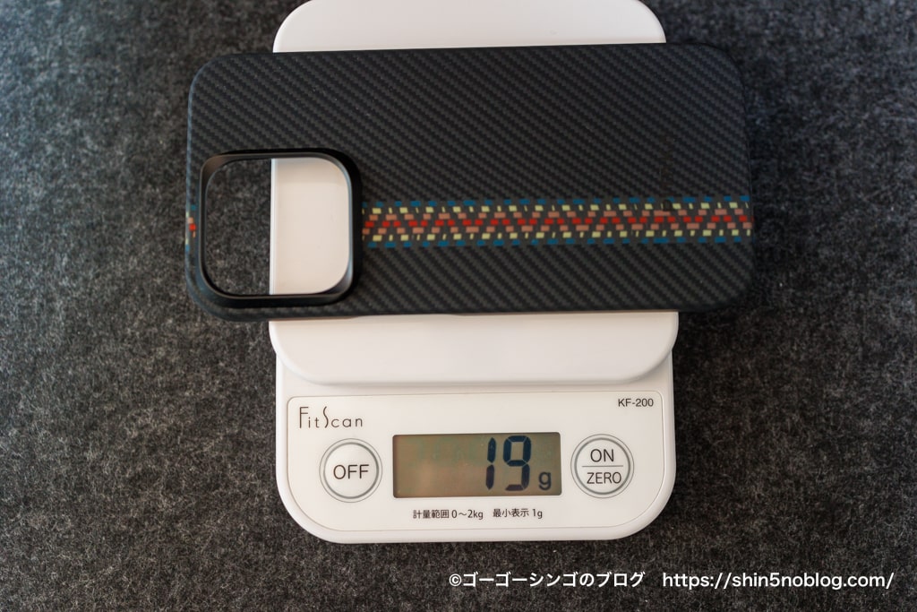 PITAKA MagEZ Case 4  iPhone 15 Proの重さ