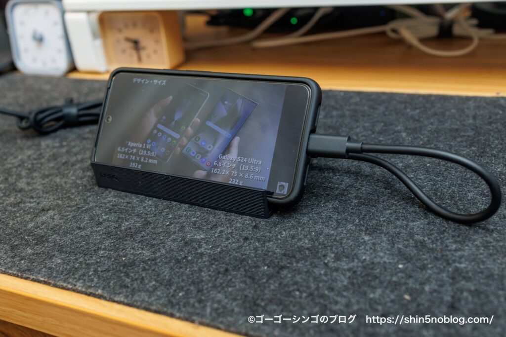 BenQ GR10 7-in-1 USB4 マルチハブのフリップスタンド