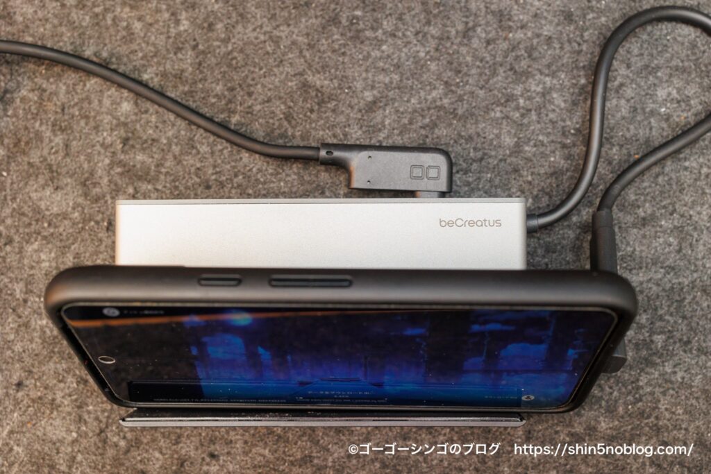 BenQ GR10 7-in-1 USB4 マルチハブのフリップスタンド