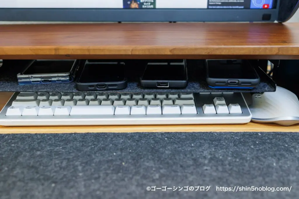WORLD GADGETS ウォールナットデスクシェルフレビュー｜無垢材の