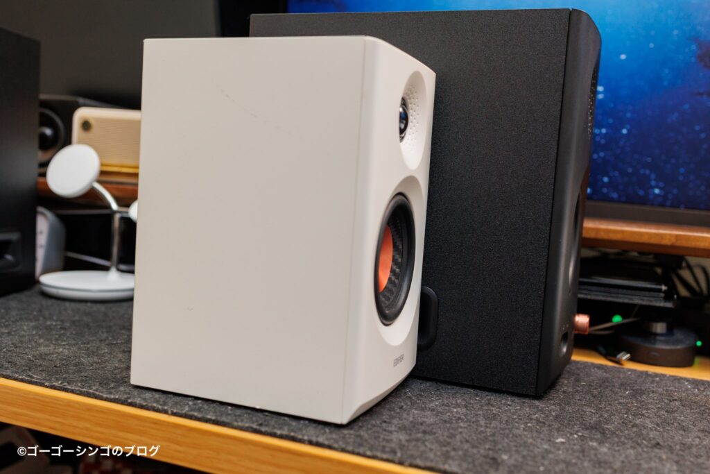 Edifier MR5とMR3