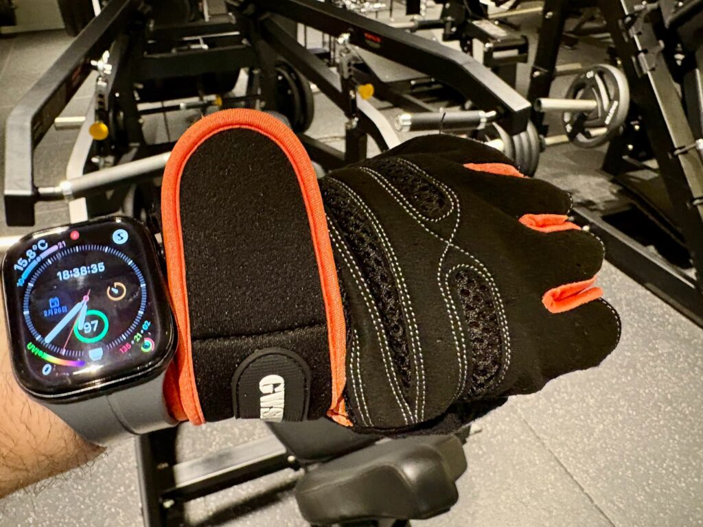 Apple Watch Series 10(46mm)はジムの筋トレだと邪魔になる