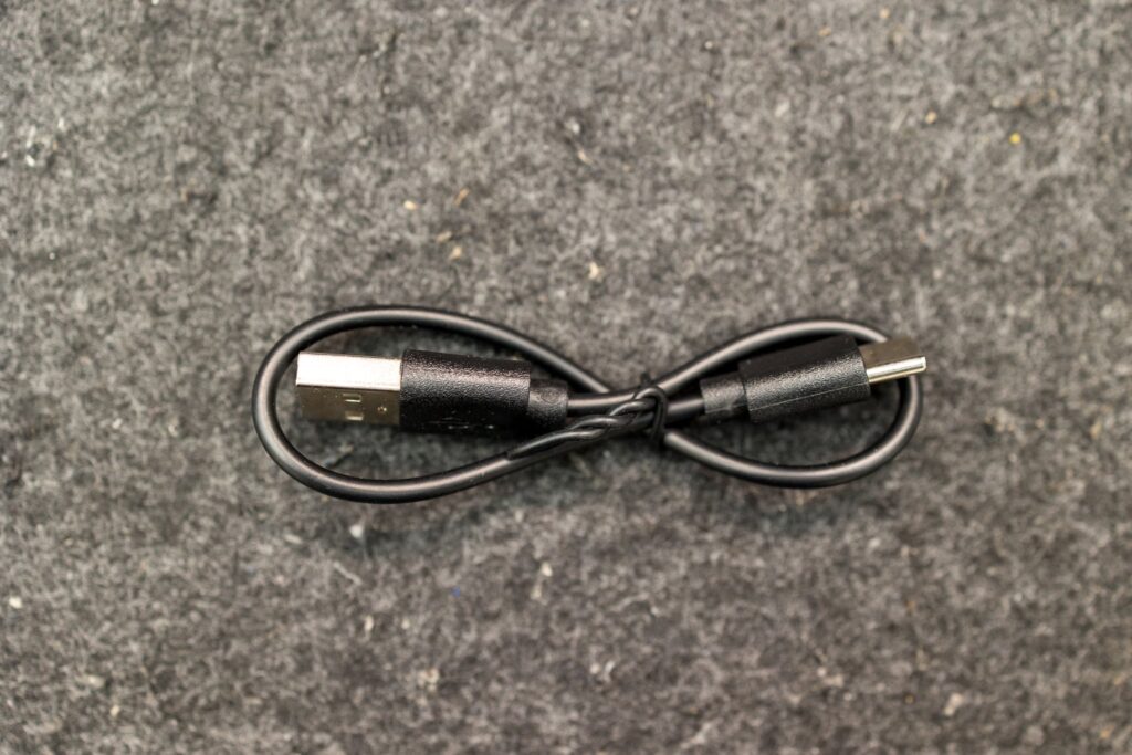 SOUNDPEATS C30のケーブル