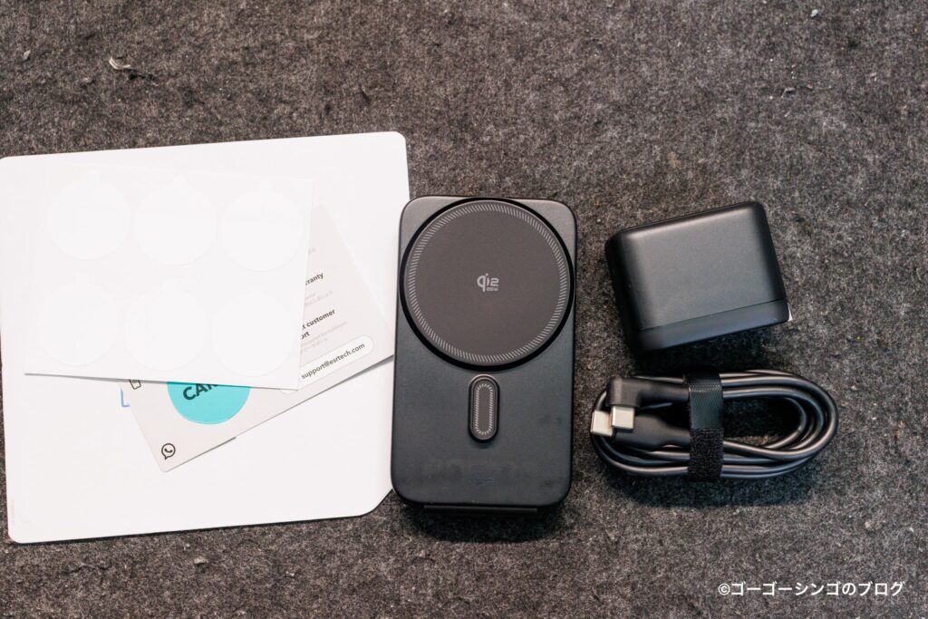 ESR CryoBoost® 折りたたみ式 3-in-1 マグネット充電ステーションの付属品