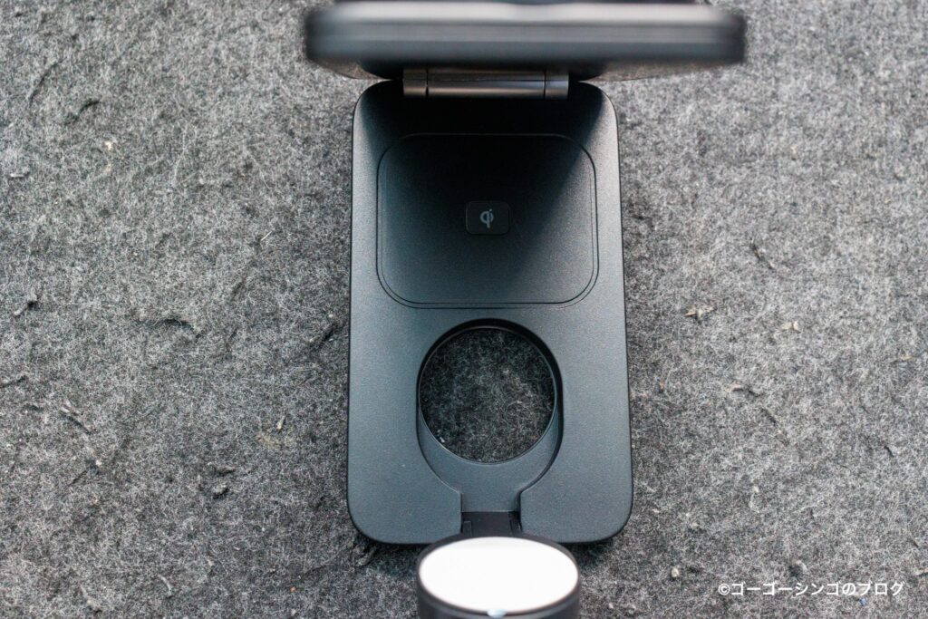 ESR CryoBoost® 折りたたみ式 3-in-1 マグネット充電ステーション