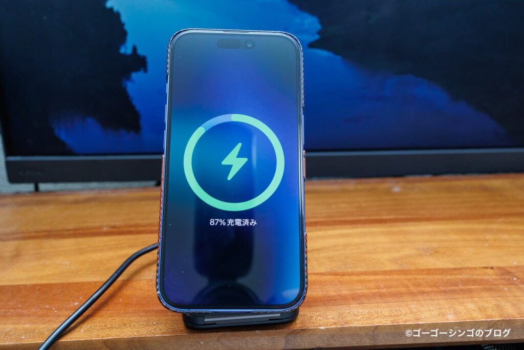 ESR CryoBoost® 折りたたみ式 3-in-1 マグネット充電ステーション