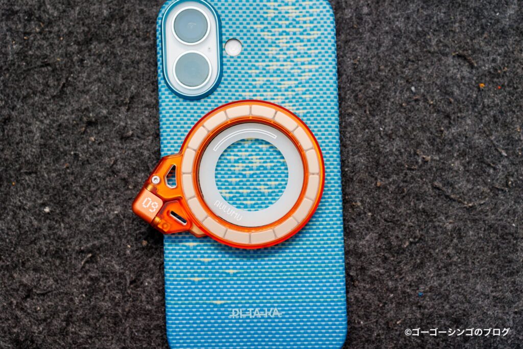 Aulumu G09 GhostのオレンジとiPhone 17