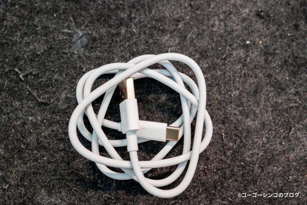 OTUS(オータス)目元ケア デバイスのUSB-Cケーブル