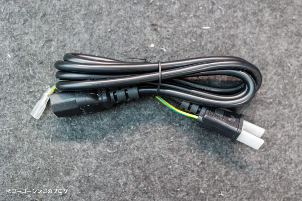 BLUETTI AORA 10の電源ケーブル