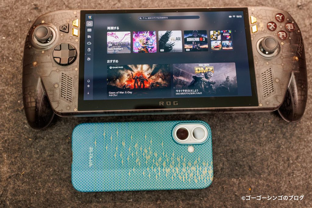 ROG XBOX Ally X20とiPhoneの大きさ比較