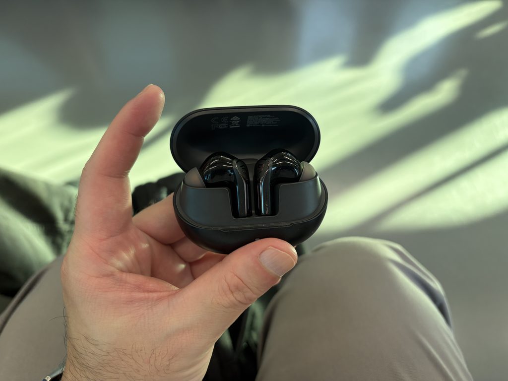SOUNDPEATS Air6 Proの電車内